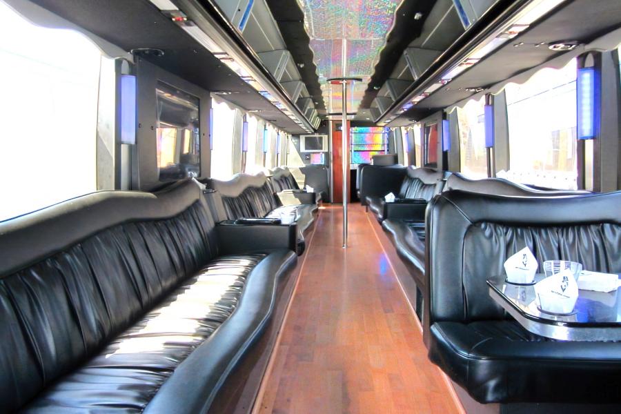 55 Passenger Prevost Lounge Party Bus Small Photo (19)