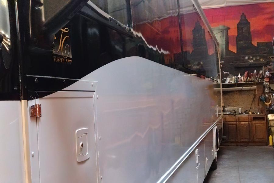 34 Passenger Party Bus Small Photo (19)