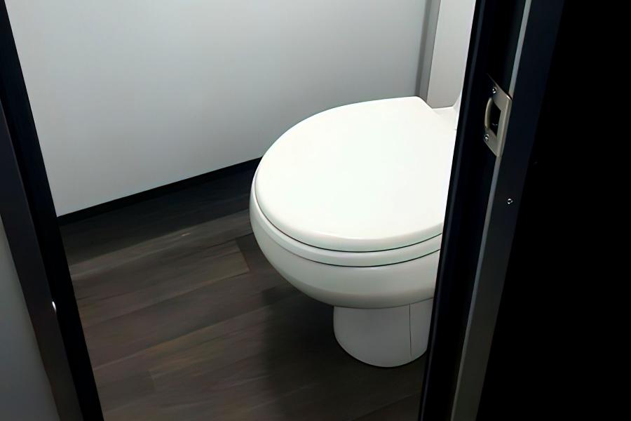 25 PAX Limo Bus With Bathroom Small Photo (19)
