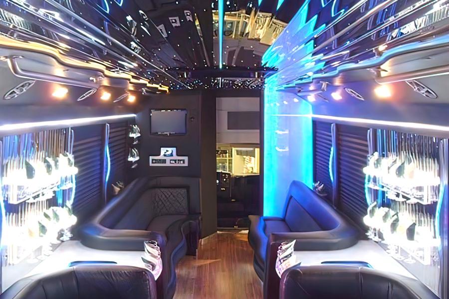 32 PAX LUXURY PARTY BUS Small Photo (19)