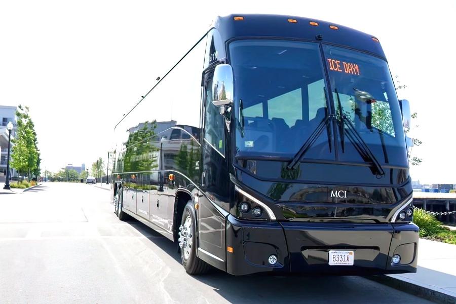 49 PAX Deluxe Motor Coach Photo