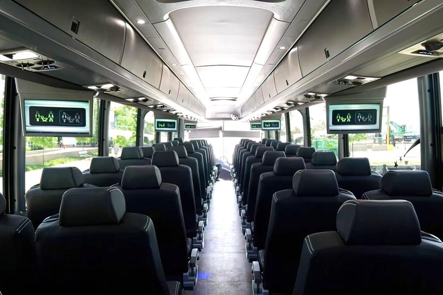 49 PAX Deluxe Motor Coach Small Photo (19)