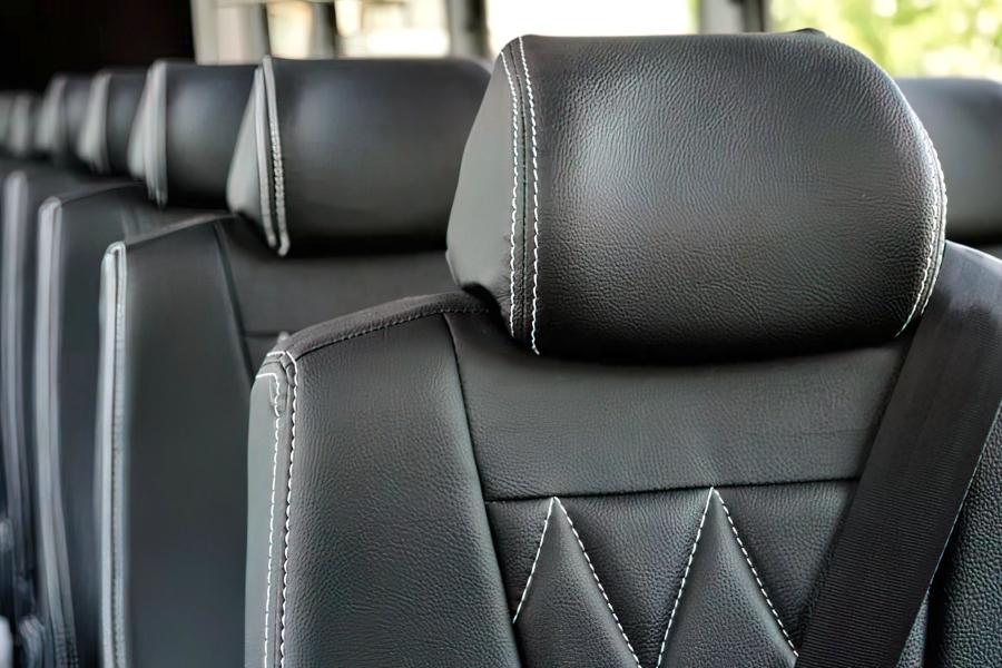 49 PAX Deluxe Motor Coach Small Photo (19)