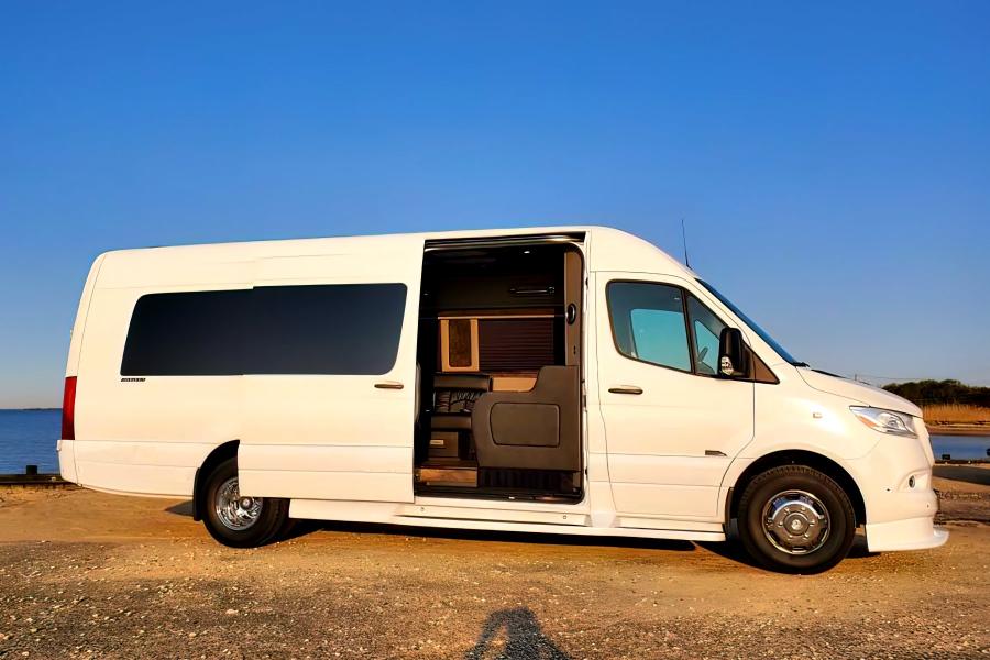 12 PAX MERCEDES SPRINTER LIMO Small Photo (19)