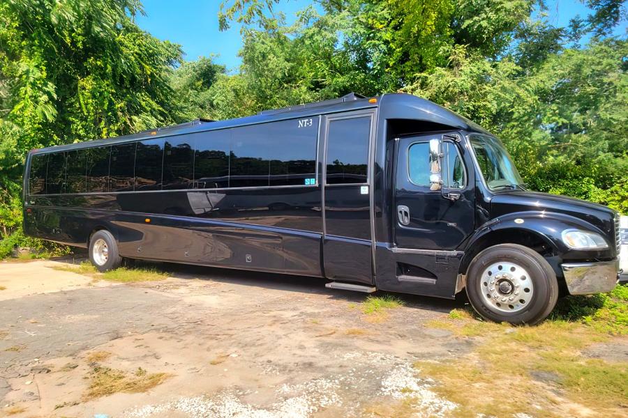 42 PAX Executive Freightliner Bus Photo