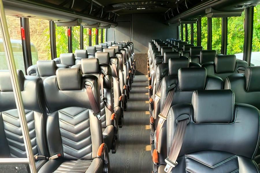 42 PAX Executive Freightliner Bus Small Photo (19)
