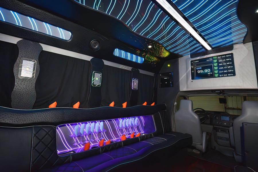22 PAX PARTY BUS Small Photo (19)