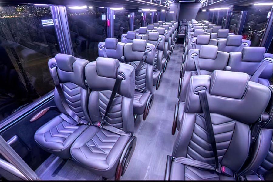 Motor Coach 39 PAX Small Photo (19)