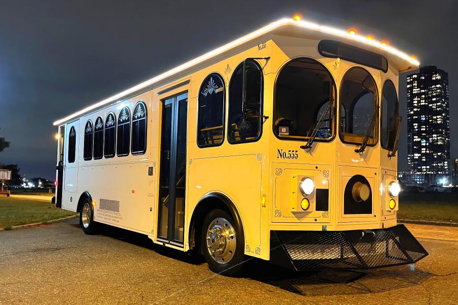 24 PAX  WHITE TROLLEY Photo