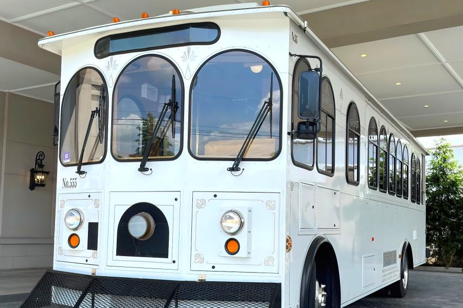 24 PAX  WHITE TROLLEY Photo