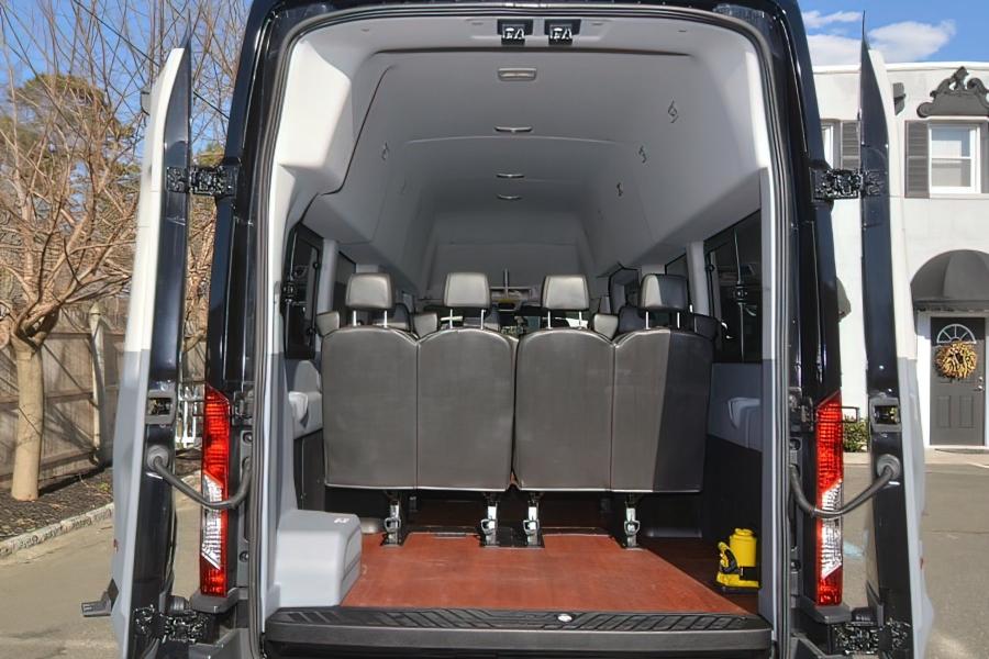 14 Passenger Executive Shuttle Bus Small Photo (19)