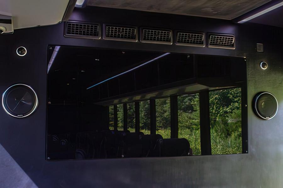 27 Passenger Executive Shuttle Bus Small Photo (19)