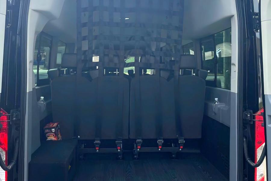 14 Passenger Executive Shuttle Coach Small Photo (19)
