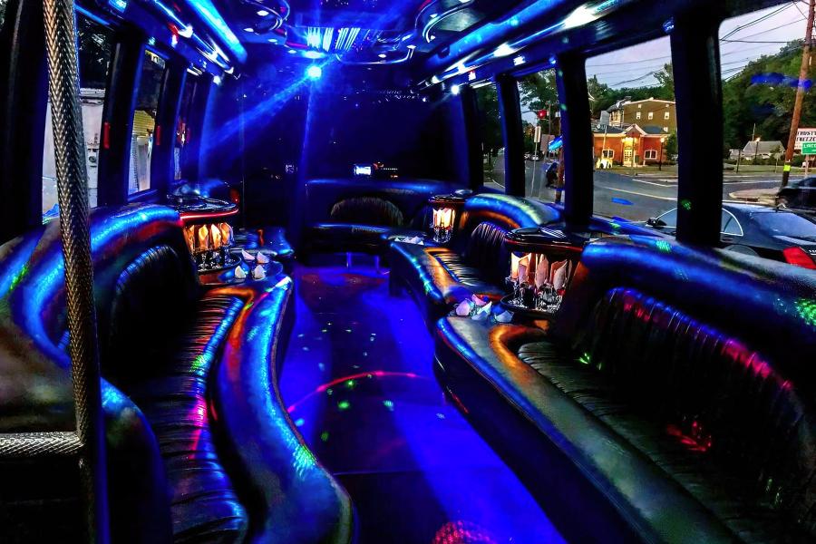 26 PAX Party Bus With Bathroom Small Photo (19)
