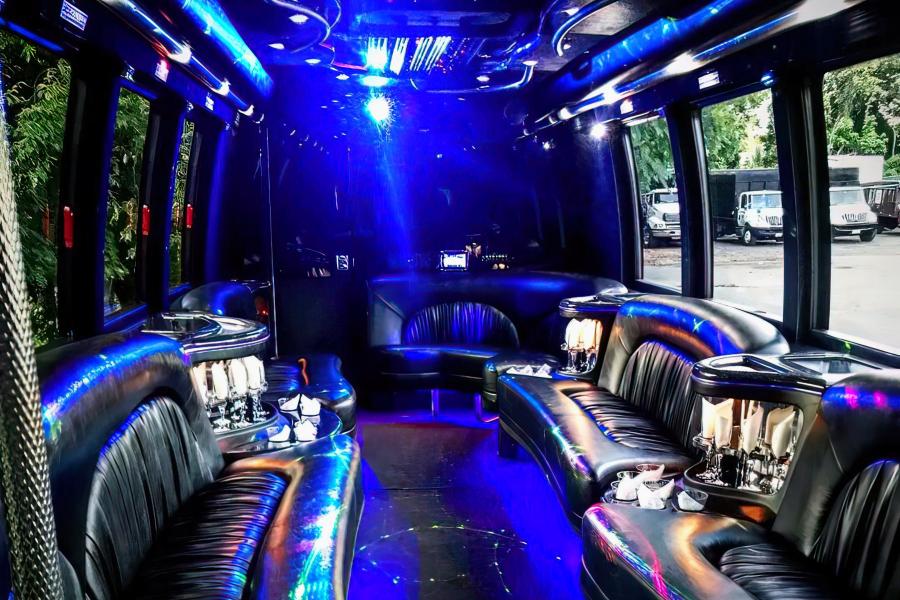 26 PAX Party Bus With Bathroom Small Photo (19)