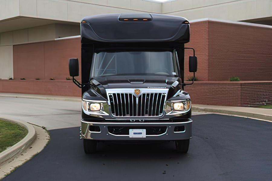 28  PASSENGER EXECUTIVE COACH Small Photo (19)