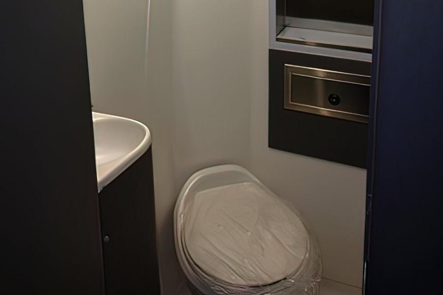 24 PAX MINIBUS With Restroom Small Photo (19)