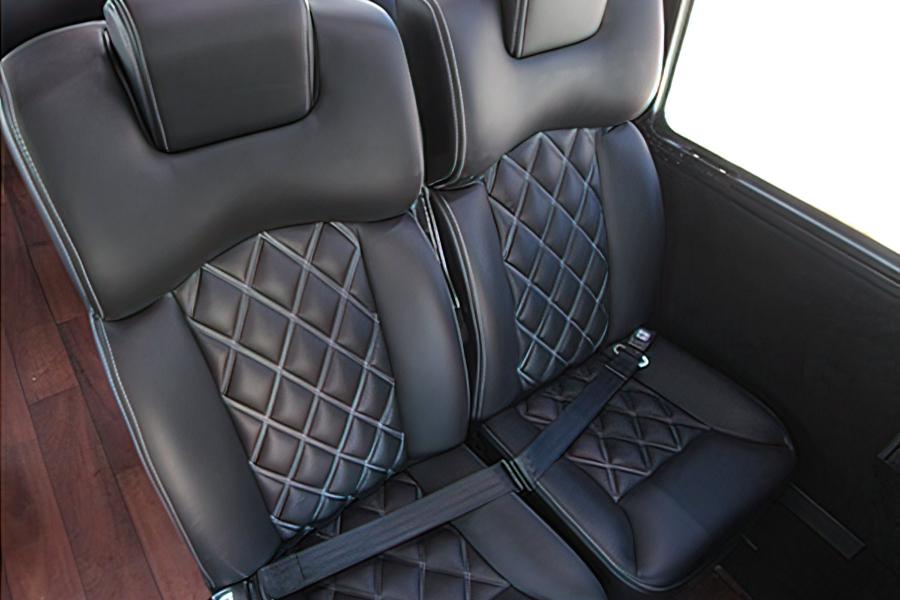 31 PASSENGER EXECUTIVE MINI COACH Small Photo (19)