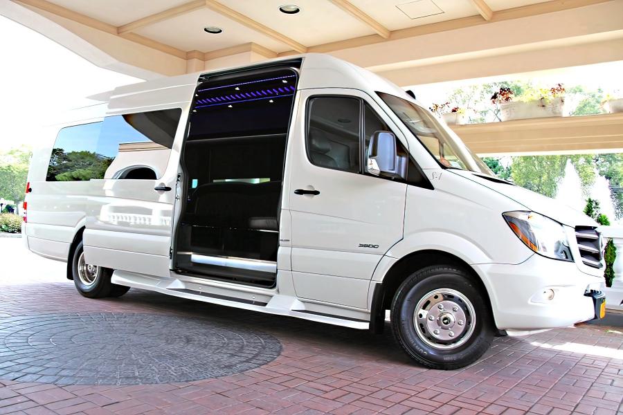 12 PAX MERCEDES PARTY BUS Small Photo (19)