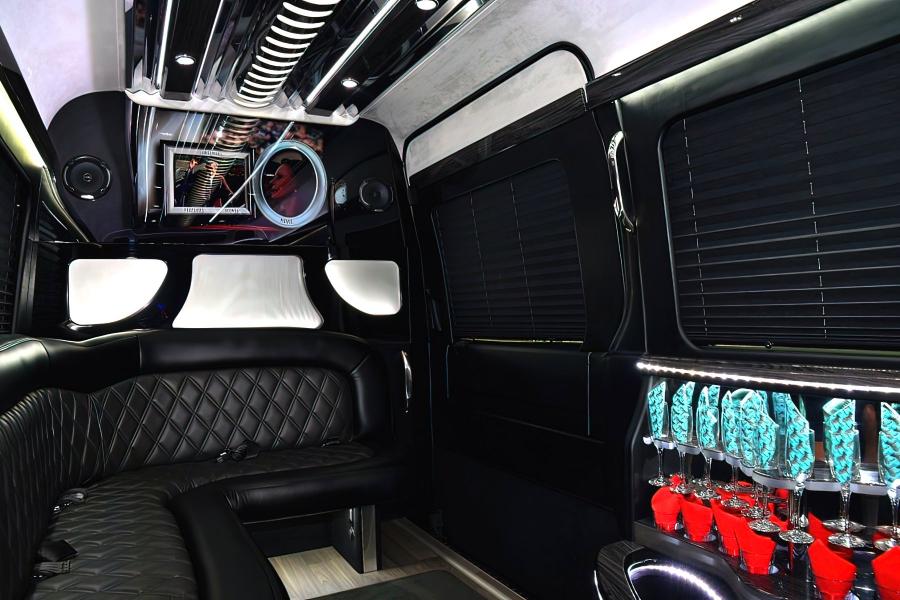 12 PAX MERCEDES PARTY BUS Small Photo (19)