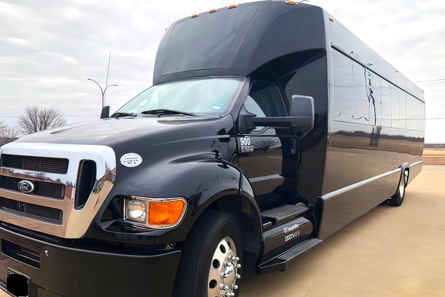 31 PASSENGER EXECUTIVE COACH Photo