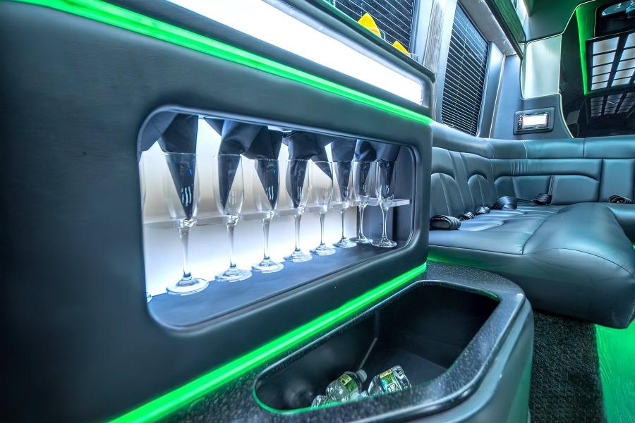 14 PAX Party Bus MERCEDES SPRINTER Small Photo (19)