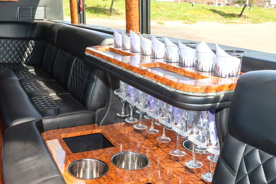 30 PAX PARTY BUS Small Photo (19)