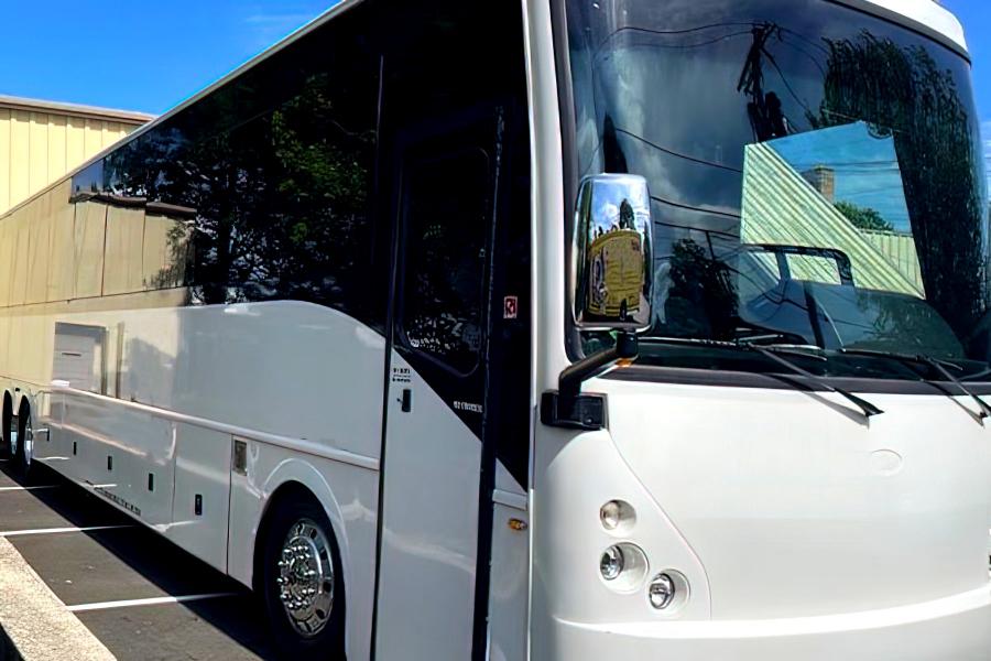 42 PAX ROCKSTAR PARTY BUS Small Photo (19)