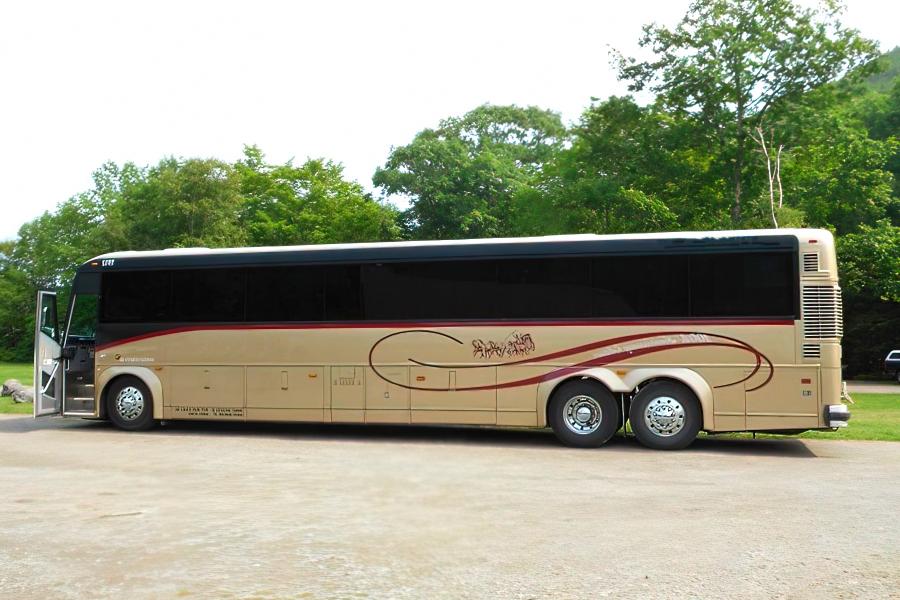 55 PAX Deluxe Motorcoach Photo