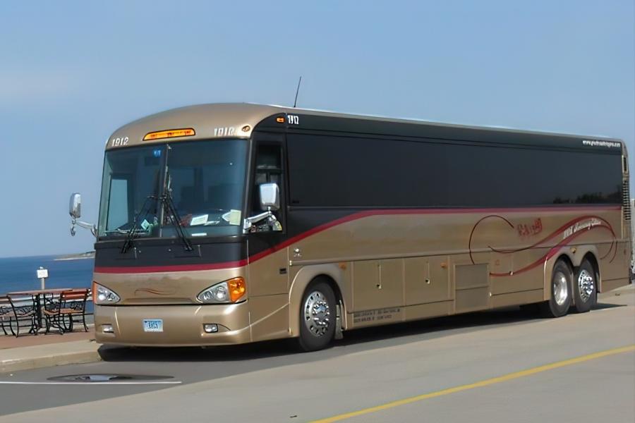55 PAX Deluxe Motorcoach Small Photo (19)