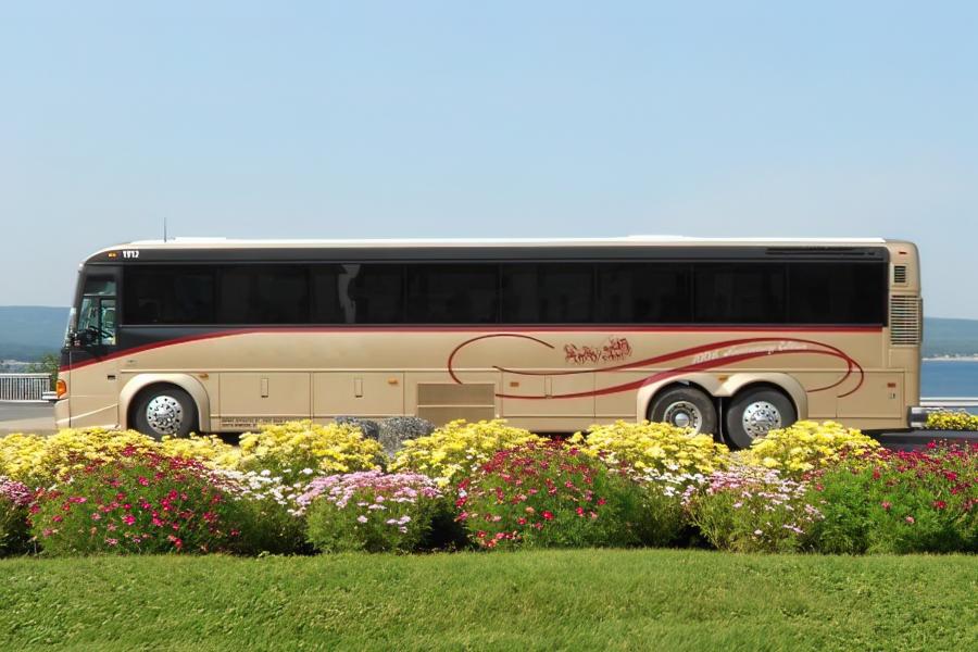 55 PAX Deluxe Motorcoach Small Photo (19)