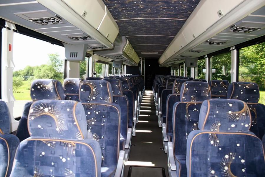 55 PAX Deluxe Motorcoach Small Photo (19)