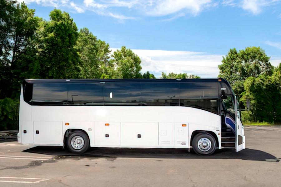 44 PASSENGER MOTOR COACH Photo