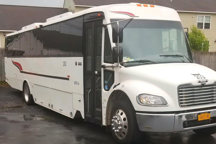 34 PASSENGER MINI BUS Photo