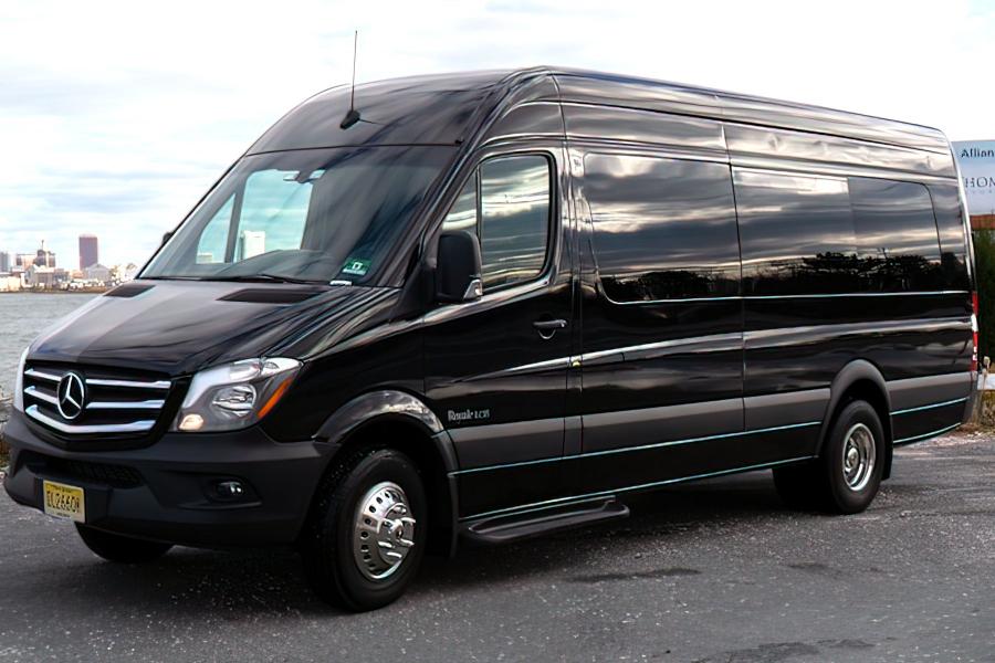 14 Mercedes-Benz Executive Sprinter Small Photo (19)