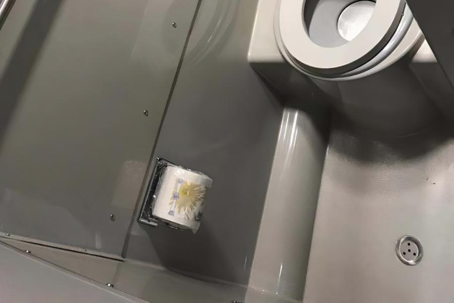 56 PAX Prevost with Bathroom Small Photo (19)