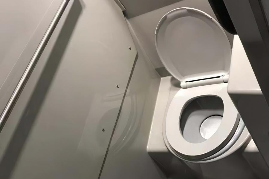 56 PAX Prevost with Bathroom Small Photo (19)