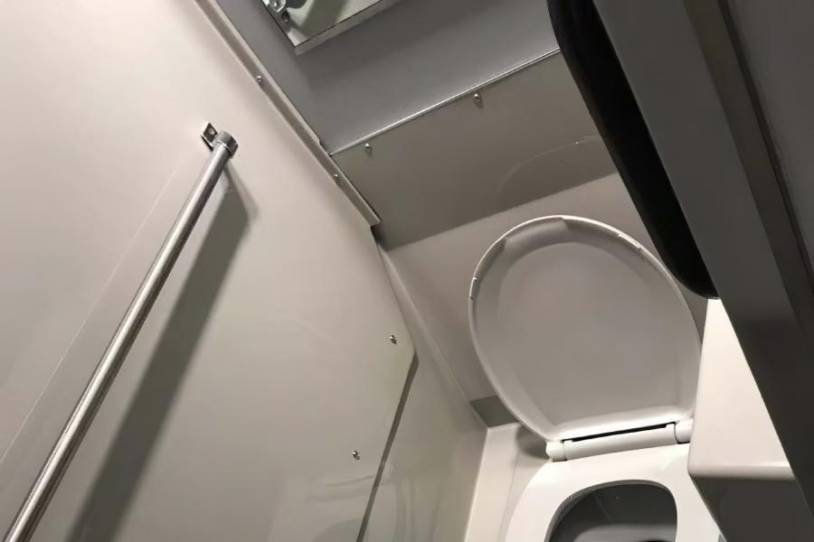 56 PAX Prevost with Bathroom Small Photo (19)