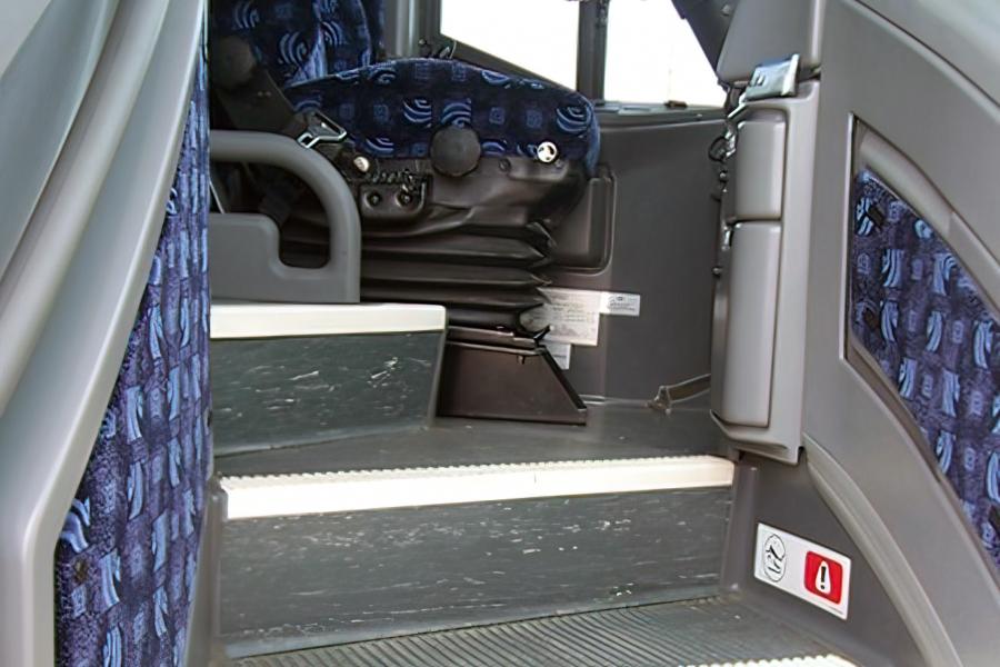 56-PASSENGER MOTORCOACH Small Photo (19)