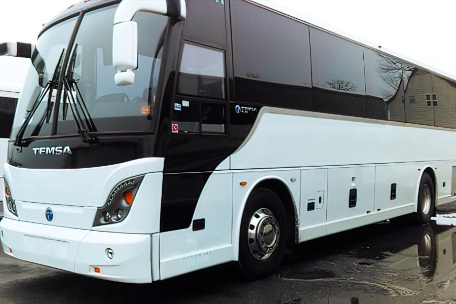 40-PASSENGER MOTORCOACH Photo