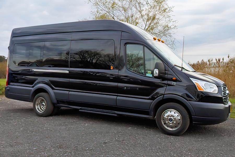 14-PASSENGER EXECUTIVE BUS Photo