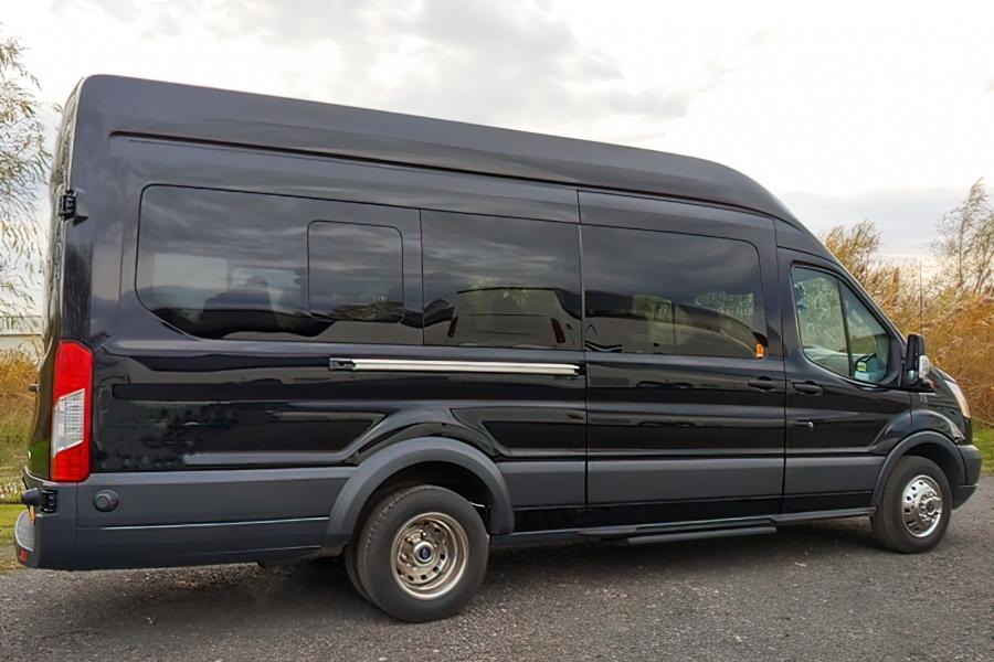 14-PASSENGER EXECUTIVE BUS Small Photo (19)