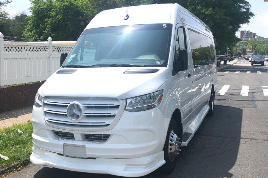 15 Passenger Sprinter Limo  Small Photo (19)