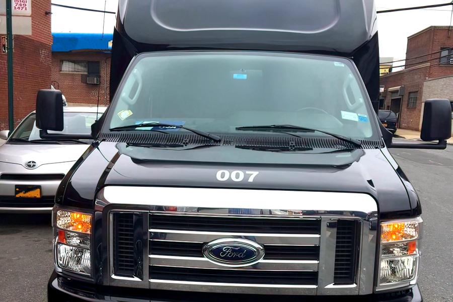 24 PASSENGER LUXURY BUS Small Photo (19)
