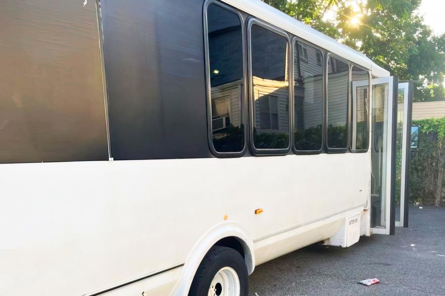 24 Passenger Bus Small Photo (19)