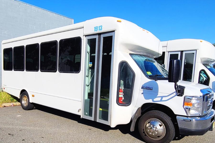 25 Passenger Bus Photo