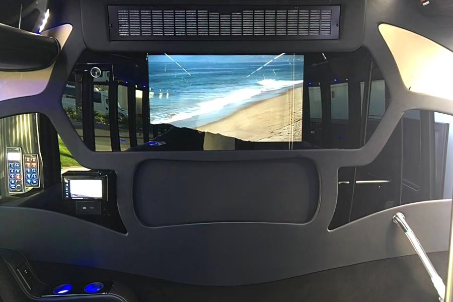 26 Passenger Party Bus Small Photo (19)