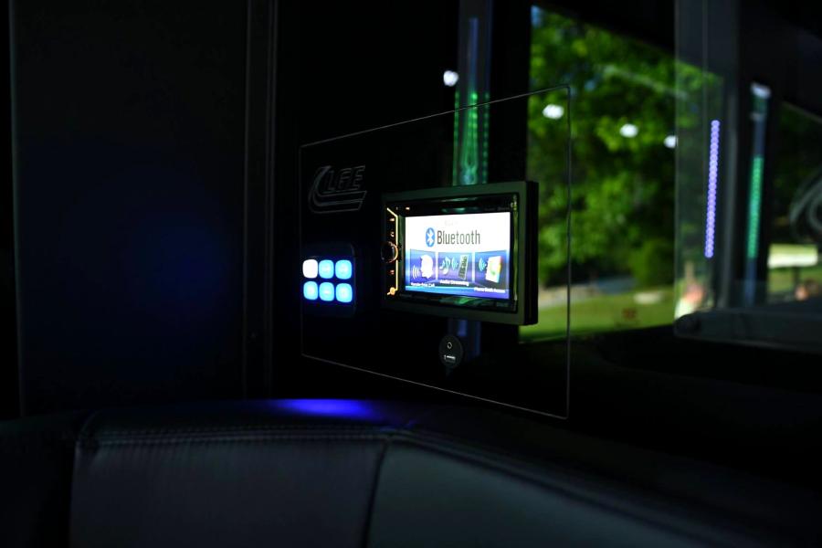 25 Passenger Limousine Bus Small Photo (19)