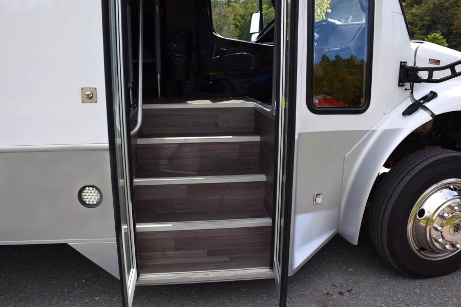 33 Passenger Bus Small Photo (19)