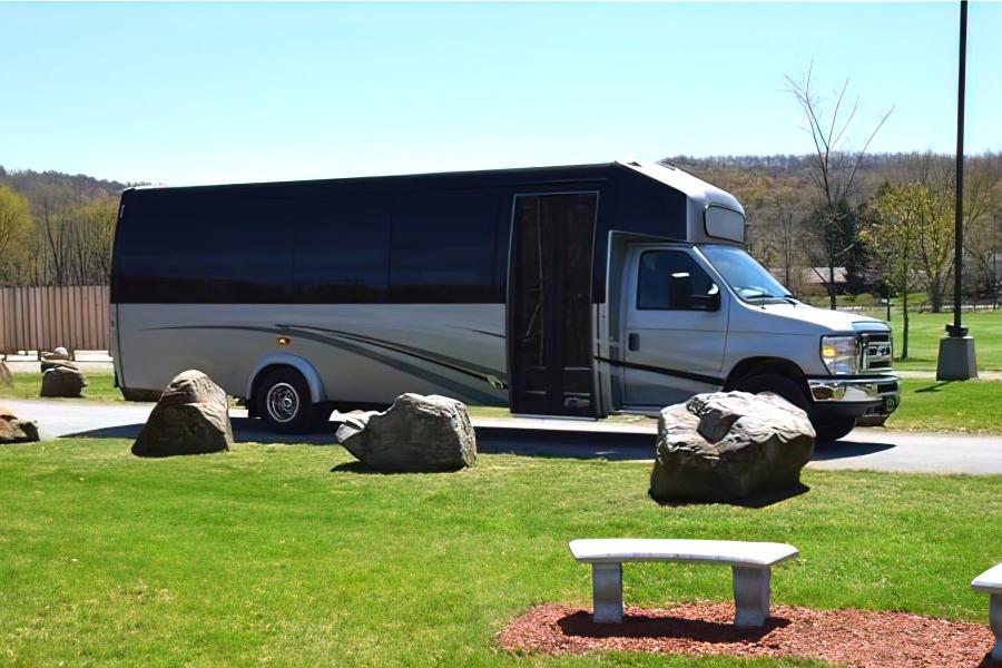  17 Passenger Executive Bus  Photo